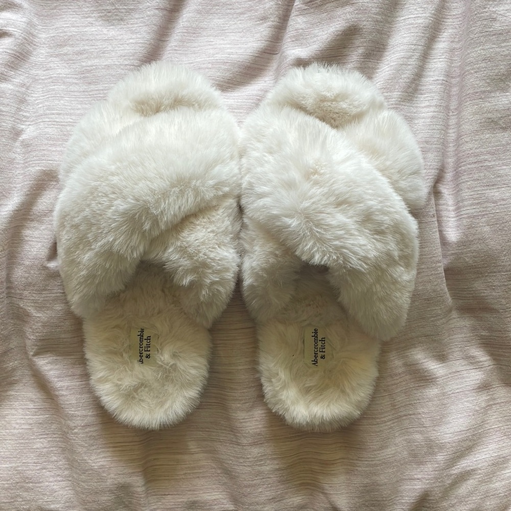 Abercrombie & fitch fuzzy slippers